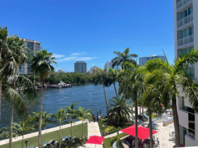 Luxury Ocean View Intracoastal Condo in Ft Lauderdale Beach - Sleeps 6